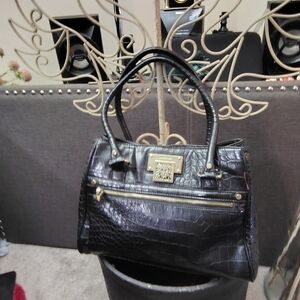 Anne Klein Black Shoulder Bag with Sleek Design